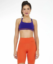 Charger l'image dans la galerie, Model Front: Alto Giro Fitness Haut Top Blackout Ii Recorte Costas Fusionado Roxo Eletric