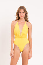 Charger l'image dans la galerie, Model Front: Rio De Sol Une Pièce Amarelo New Vegas