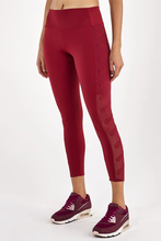 Charger l'image dans la galerie, Model Front: Alto Giro Fitness Bas Legging Hyper Bordado Lateral Vermelho Power