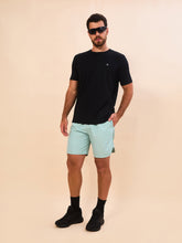 Charger l'image dans la galerie, Model Front: Uv Line Bermuda / Short Pour Homme Shorts Acqua Boxer Indigo Upf50+