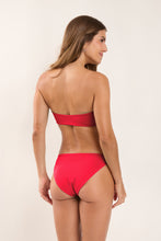 Charger l'image dans la galerie, Model Back: Wednesday In Hawaii By Rio De Sol Haut Top Hibiscus Lani