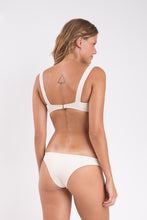 Charger l'image dans la galerie, Model Back: Rio De Sol Ensemble Set Malibu-Natural Amelia Essential