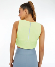 Charger l'image dans la galerie, Model Back: Alto Giro Fitness Haut Regata Skin Fit Cropped Refletivo Verde Sharp