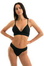 Charger l'image dans la galerie, Model Front: Rio De Sol Haut Top Cloque Preto Tri Cos