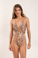 Charger l'image dans la galerie, Model Front: Rio De Sol Une Pièce Leopard New Vegas