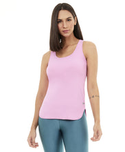 Charger l'image dans la galerie, Model Front: Alto Giro Fitness Haut Regata Skin Fit Alongada Rosa Happiness