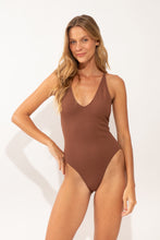 Charger l'image dans la galerie, Model Front: Rio De Sol Une Pièce Sand-Cappuccino Sunny