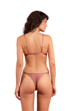Charger l'image dans la galerie, Model Back: Rio De Sol Ensemble Set Shimmer-Copper Tri-Fixo California