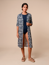 Charger l'image dans la galerie, Model Front: Uv Line Chemise Midi Chemise Tie Dye Blue Upf50+