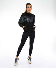 Charger l'image dans la galerie, Image 08: Alto Giro Fitness Haut Jaqueta Tecnospan Recortes Preto