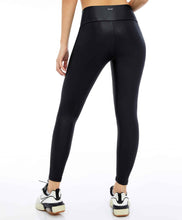 Charger l'image dans la galerie, Model Back: Alto Giro Fitness Bas Legging Couro Com Recorte Rebatidos Preto
