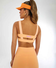 Charger l'image dans la galerie, Model Back: Alto Giro Fitness Haut Top Verticale Detalhe Tiras Laranja Gym