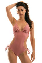 Charger l'image dans la galerie, Model Front: Rio De Sol Une Pièce Callas Trikini
