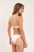 Charger l'image dans la galerie, Model Back: Rio De Sol Ensemble Set Sand-White Kora Leblon