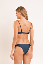 Charger l'image dans la galerie, Model Back: Rio De Sol Ensemble Set Shark Bandeau-Joy Essential