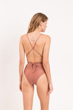 Charger l'image dans la galerie, Model Back: Rio De Sol Une Pièce Shimmer-Copper New Vegas