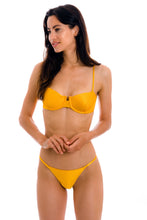 Charger l'image dans la galerie, Model Front: Rio De Sol Haut Top Eden-Pequi Balconet