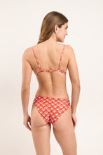 Charger l'image dans la galerie, Model Back: Rio De Sol Haut Top Floral-Scales Tri-Fixo