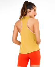 Charger l'image dans la galerie, Model Back: Alto Giro Fitness Haut Regata Speed Debrum Sport Way Amarelo Mango
