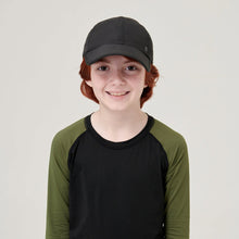 Charger l'image dans la galerie, Model Front: Uv Line Casquette Cap Teens Colors Inf Black Upf50+
