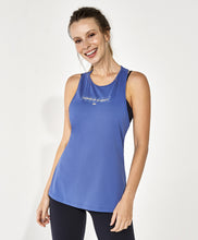 Charger l'image dans la galerie, Model Front: Alto Giro Fitness Haut Regata Skin Fit Inspiracional Nadador Azul Moonlight
