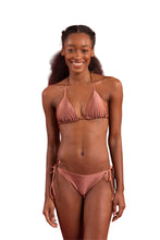 Charger l'image dans la galerie, Model Front: Rio De Sol Bas Bottom Shimmer-Copper Ibiza-Comfy
