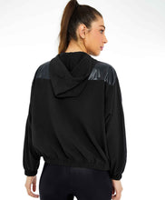 Charger l'image dans la galerie, Model Back: Alto Giro Fitness Haut Jaqueta Tecnospan Recortes Preto
