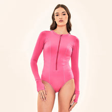 Charger l'image dans la galerie, Model Front: Uv Line Une Pièce Swimsuit Macae Bubble Gum Upf50+
