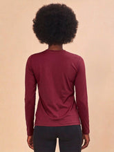 Charger l'image dans la galerie, Model Back: Uv Line T-Shirt Longsleeve Uvpro Vermelho Quimado Upf50+
