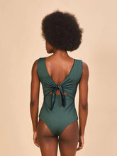 Charger l'image dans la galerie, Model Back: Uv Line Une Pièce Mirela Green Cactus Black Upf50+
