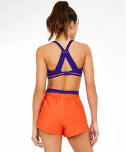 Charger l'image dans la galerie, Model Back: Alto Giro Fitness Haut Top Blackout Ii Recorte Costas Fusionado Roxo Eletric
