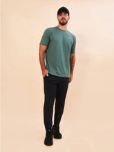 Charger l'image dans la galerie, Model Front: Uv Line T-Shirt Pour Homme T-Shirt New Fit Textura Masc Verde Jade Upf50+
