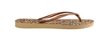 Charger l'image dans la galerie, Model Back: Havaianas Tongs Slim Animals Beige
