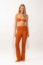 Charger l'image dans la galerie, Model Front: Rio De Sol Pantalon De Plage Ferrugo Murana Pants
