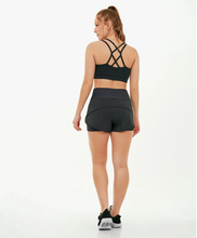 Charger l'image dans la galerie, Model Back: Alto Giro Fitness Bas Shorts Bahamas Elastic Transpassado Preto

