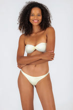 Charger l'image dans la galerie, Model Front: Rio De Sol Ensemble Set Off-White Twist Leblon
