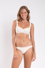 Charger l'image dans la galerie, Model Front: Rio De Sol Ensemble Set Malibu-Natural Amelia Essential
