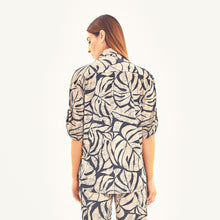 Charger l'image dans la galerie, Model Back: Uv Line Haut De Plage Shirt Copa Costela Off White Upf50+
