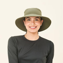 Charger l'image dans la galerie, Model Front: Uv Line Bob Hat California Nac Fem Green Militar Upf50+
