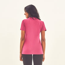Charger l'image dans la galerie, Model Back: Uv Line Fitness Haut T-Shirt Sport Fit Fuchsia Upf50+
