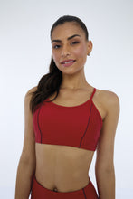 Charger l'image dans la galerie, Model Front: Alto Giro Fitness Haut Top Hyper Recortes Atlanta Vermelho Haute Red
