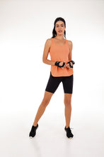Charger l'image dans la galerie, Model Front: Alto Giro Fitness Bas Bermuda Supplex Meia Coxa Preto
