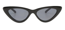 Charger l'image dans la galerie, Model Front: Iyu Lunettes De Soleil Sigrid Noir
