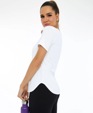 Charger l'image dans la galerie, Model Back: Alto Giro Fitness Haut T-Shirt Skin Fit Inspiracional Branco Optico
