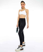Charger l'image dans la galerie, Image 04: Alto Giro Fitness Bas Legging Couro Com Recorte Rebatidos Preto
