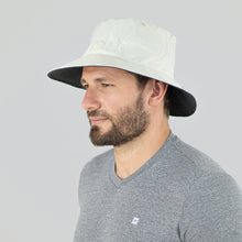 Charger l'image dans la galerie, Model Front: Uv Line Bob Hat Australia Nac Masc Sand/Grey Upf50+
