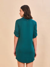 Charger l'image dans la galerie, Model Back: Uv Line Chemise Shirtdress Copenhagen Petroleo Upf50+
