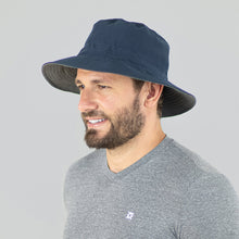 Charger l'image dans la galerie, Model Front: Uv Line Bob Hat Australia Nac Masc Navy Blue Lead Upf50+
