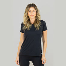 Charger l'image dans la galerie, Model Front: Uv Line Fitness Haut Sport Fit Fem Preto Upf50+
