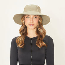 Charger l'image dans la galerie, Model Front: Uv Line Chapeau Souple/Capeline Hat Lyon Nac L Fem Kaki Upf50+

